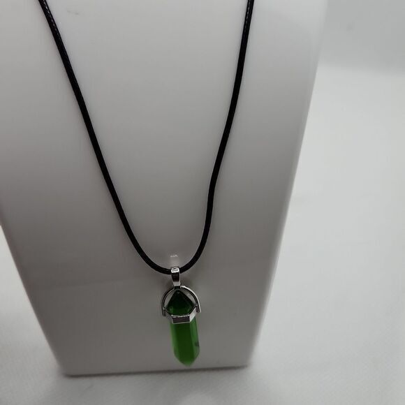 Natural Stone Healing Point Necklace Green Aura Quartz - Picture 2 of 4